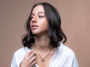 Mantan Pelayan Cantik Mendadak Tajir, Pekerjaannya Kini Jadi Kontroversi