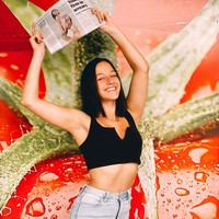 Teagan Kaye adalah mantan pelayan cantik yang pernah bekerja di restoran burger Subway. Wanita asal Australia itu berhenti menjadi pelayan, dan kini mendadak tajir karena pekerjaan barunya yang kontroversial. Foto: dok. Instagram