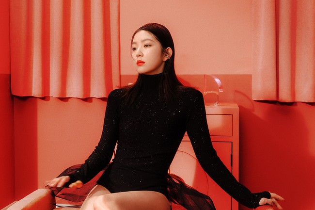 Irene pun mengakui kesalahannya. Aku menyesal dan refleksi fakta bahwa aku telah melukai banyak orang yang bekerja denganku sampai saat ini karena sikap kekanakanku. Apa yang baru saja terjadi membantuku melihat ke belakang dan aku merasa malu karena kekuranganku pada sikap, perbuatan, dan kata-kata. Aku baru menyadari pentingnya staff kami, tulisnya. Foto: Dok. SM Entertainment