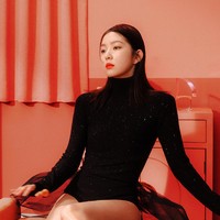 Irene pun mengakui kesalahannya. Aku menyesal dan refleksi fakta bahwa aku telah melukai banyak orang yang bekerja denganku sampai saat ini karena sikap kekanakanku. Apa yang baru saja terjadi membantuku melihat ke belakang dan aku merasa malu karena kekuranganku pada sikap, perbuatan, dan kata-kata. Aku baru menyadari pentingnya staff kami, tulisnya. Foto: Dok. SM Entertainment