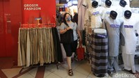 Camat Tanah Abang, Yassin Pasaribu, mengatakan jajarannya sudah menyurati pengelola Pasar Tanah Abang terkait rencana penutupan sementara.