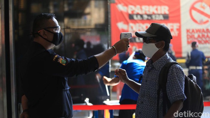 Suasana Pasar Tanah Abang blok A dan B di Jakarta Pusat, Selasa (30/6). Pasar Tanah Abang akan ditutup sementara setelah adanya pedagang yang positif COVID-19.