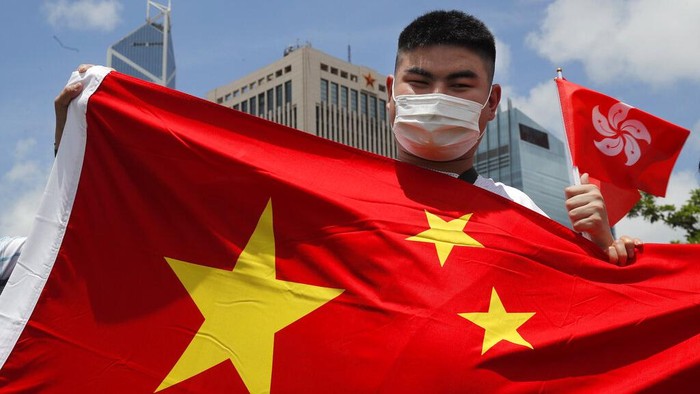 Undang-undang keamanan nasional Hong Kong disahkan Parlemen China, Selasa (30/6). Disahkannya UU kontroversial itu picu gelombang aksi pro-kontra dari warga.