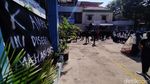 Aksi Rektor Uniba Lepas Seragam dan Mundur dari Kampus