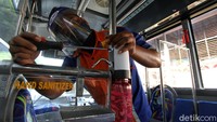 Selain itu, bus tersebut juga dilengkapi dengan fasilitas hand sanitizer gratis bagi para penumpang.