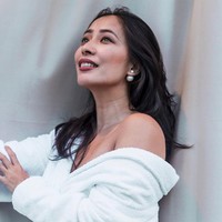 Bella Hernandez adalah seorang penulis lifestyle yang sering bikin kaget orang ketika tahu usia aslinya. Ibu empat anak tersebut kerap dikira berusia 30 tahunan. Ia pun mengungkap gaya hidup yang membuatnya awet muda. Foto: Instagram @bombshellinthisdress