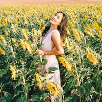 Perawatan alami lain yang dilakukannya adalah masker avokad. Kadang-kadang aku juga membuat masker avokad sendiri terutama ketika aku melihat kulitku kering. Aku hanya menumbuk semua dan menggunakannya ke wajahku dan kadang-kadang digunakan sebagai masker rambut juga, itu bagus, Foto: Instagram @bombshellinthisdress