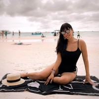 Sedangkan untuk asupan, Bella sering minum teh panas yang dicampur lemon madu atau air kencur dengan taburan lada hitam. Sedangkan untuk makanan berat, ia mengaku makan apa yang diinginkan tapi tentu memilih yang sehat, mengurangi gula dan kafein. Foto: Instagram @bombshellinthisdress