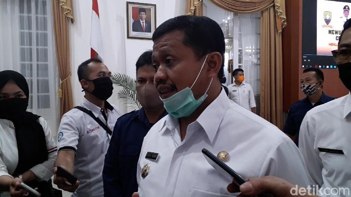 Bupati Sumedang Dony Ahmad Munir