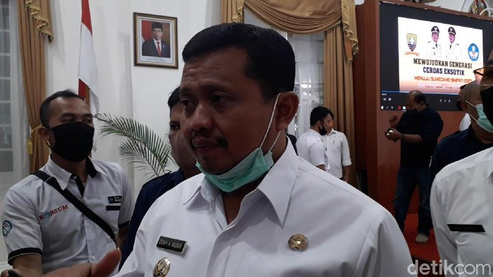 Bupati Sumedang Dony Ahmad Munir