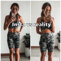 Selain membawa pesan body positify, ia juga kerap mem-posting foto insta vs reality untuk menyindir kepalsuan foto seksi di media sosial. (Foto: Instagram/@danaemercer)