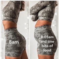 Ia bahkan sesekali membongkar rahasia bagaimana cara menemukan angle untuk menyamarkan kekurangan tubuh. (Foto: Instagram/@danaemercer)