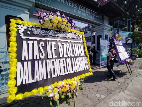 Demo di Universitas Islam Batik (Uniba) Solo, Selasa (30/6/2020).