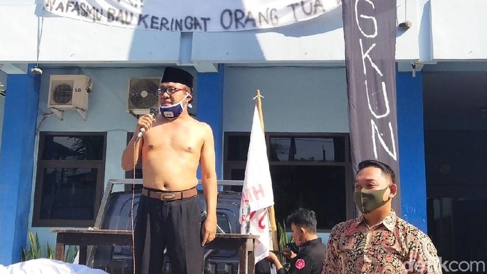 Demo di Universitas Islam Batik (Uniba) Solo, Selasa (30/6/2020).