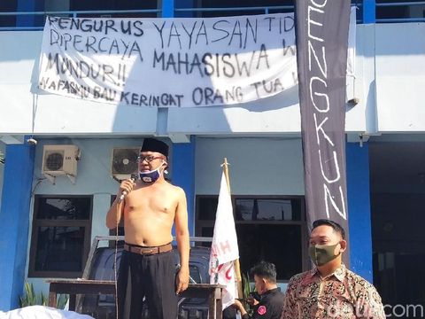 Demo di Universitas Islam Batik (Uniba) Solo, Selasa (30/6/2020).