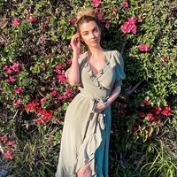 Untuk mengatasi kondisi tersebut Emily harus menjalani operasi bedah otak. Namun prosedur tersebut bukannya tanpa risiko. Foto: Instagram/@emilysears