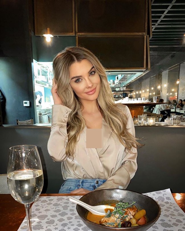 Emily Sears juga eksis di beberapa video klip seperti You Got Me milik G-Eazy dan I Won yang dipopulerkan Kanye West. Foto: Instagram/@emilysears