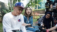 Gisel pun mengakui jika dirinya bukanlah tipe orang yang umbar kemesraan di media sosial, apalagi statusnya kini yang sudah memiliki anak. Pool/Palevi S/detikFoto.