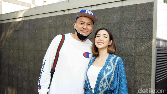 Gisel dan Wijin saat ditemui di kawasan Trans TV.