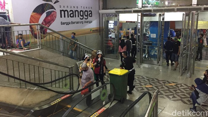 Jelang Ditutup karena Ada Corona, Begini Suasana Pasar Blok A-B Tanah Abang
