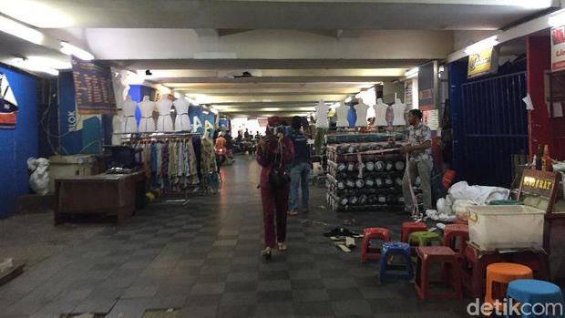 Jelang Ditutup karena Ada Corona, Begini Suasana Pasar Blok A-B Tanah Abang