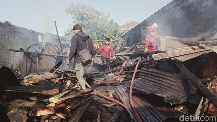 kebakaran gudang kayu di pedan klaten, 30 juni 2020