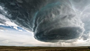 Meski mengerikan, badai Supercell di Wyominng, AS ini terlihat menakjubkan Foto: Brightside