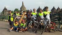 Dari lima sepeda kayunya itu, sambung Sarijo, pernah ditawar Rp 15 juta tapi tidak dia berikan. Bahkan ada orang yang mau menukar sepeda kayu Sarijo dengan sepeda motor sport, tapi Sarijo enggan melepasnya. Istimewa/Dok. Sarijo.
