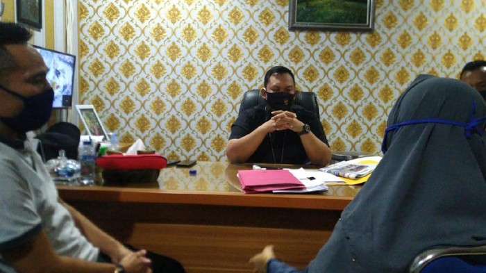 Korban saat diperiksa di Jatanras Polda Sumsel.