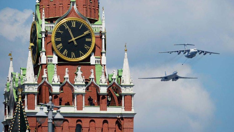 MOSCOW, RUSSIA - JUNE 24: Tupolev Tu-22M3 long-range strategic bombers and a Tu-160 strategic bomber fly over Red Square during the Victory Day military parade in Red Square marking the 75th anniversary of the victory in World War II, on June 24, 2020 in Moscow, Russia. The 75th-anniversary marks the end of the Great Patriotic War when the Nazis capitulated to the then Soviet Union.  (Photo by Mikhail Voskresenskiy - Host Photo Agency via Getty Images )