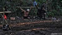 Latihan dilakukan untuk pembebasan sandera.