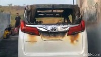 Saat mobil terbakar, keluarga Via Vallen sudah keluar rumah menyelamatkan diri. Kebakaran ini tidak merembet ke bangunan lainnya.