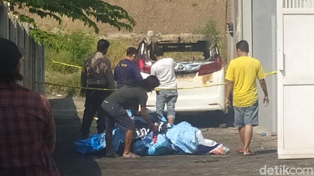 Mobil Mewah Via Vallen Terbakar