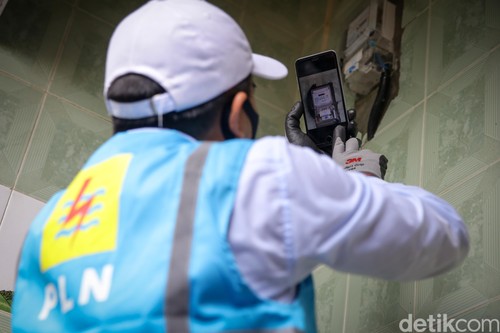 PLN mengerahkan petugas untuk memastikan kesesuaian tagihan rekening listrik penggunanya.