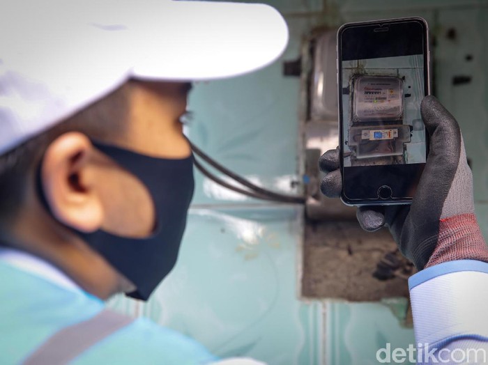 PLN mengerahkan petugas untuk memastikan kesesuaian tagihan rekening listrik penggunanya.