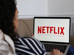 Apa Ultah Telkom Jadi Momentum Dibukanya Blokir Netflix?