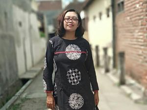Kepincut BTS, Hidup Penulis Ruwi Meita Lebih Happy