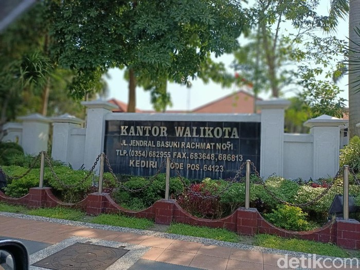 Sebelas Kepala OPD Kota Kediri dijabat pelaksana tugas (Plt). Hal itu dikhawatirkan berdampak pada pencapaian rencana pembangunan jangka menengah (RPJMD) 2019-2024 dan mengancam kinerja pemerintah dalam melakukan pelayanan publik.