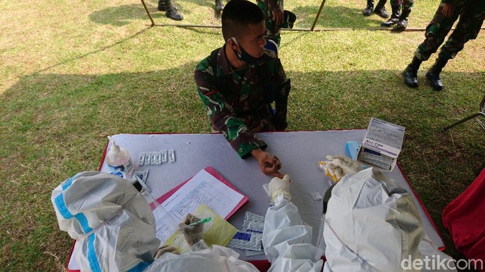 Prajurit TNI jalani rapid test sebelum program tentara masuk desa dimulai