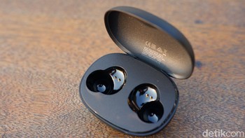 Chager case ini mampu menyuplai 20 jam untuk memutar musik. Foto: Adi Fida Rahman/detikINET