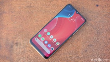 Dapur pacunya sendiri mengandalkan chipset MediaTek Helio G35 yang diklaim bikin game lancar. Foto: Adi Fida Rahman/detikINET