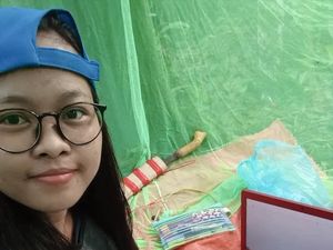 Demi Sinyal untuk Kuliah Online, Mahasiswi Ini Rela Bertenda di Tengah Hutan