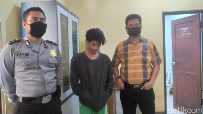 Taufik, pengamen di Samarinda ditangkap polisi karena meludahi dan hendak menikam driver ojol (Suriyatman/detikcom)