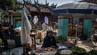 Fakta kelima, Larangan penggunaan plastik sekali pakai akan difokuskan untuk pusat perbelanjaan, pasar swalayan dan pasar tradisional. Namun ternyata tantangannya ada di pasar tradisional. Ulet Ifansasti/Getty Images  
