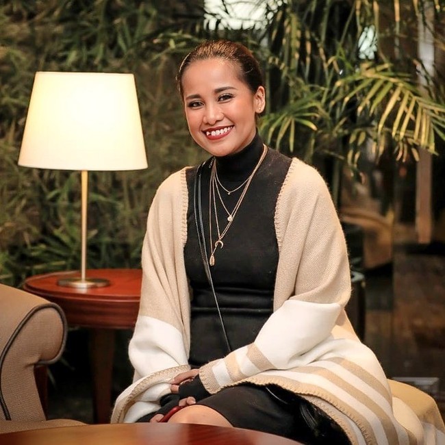 Artis Henny Veronika Waode atau akrab disapa Chika Waode menikah dengan Fajri Fauzi pada 11 Mei 2016. Keduanya memutuskan bercerai pada 3 Maret 2017. Komedian ini menggugat cerai Fajri di Pengadilan Agama Jakarta Barat, karena merasa sudah tidak cocok.  Foto: instagram @cqawaode.