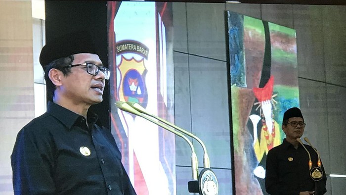 Gubernur Irwan Prayitno dalam syukuran Hari Bhayangkara ke-74 di Mapolda Sumbar, Rabu (1/7/2020).