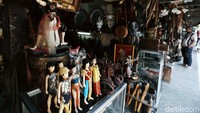 Sebelum pandemi, penjualan barang antik di pasar ini laris manis. 