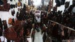 Mengintip Pasar Barang Antik di Jalan Surabaya