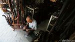 Mengintip Pasar Barang Antik di Jalan Surabaya