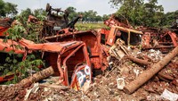 Bangkai kendaraan di area kuburan truk sampah tersebut diinventarisir untuk proses lelang.